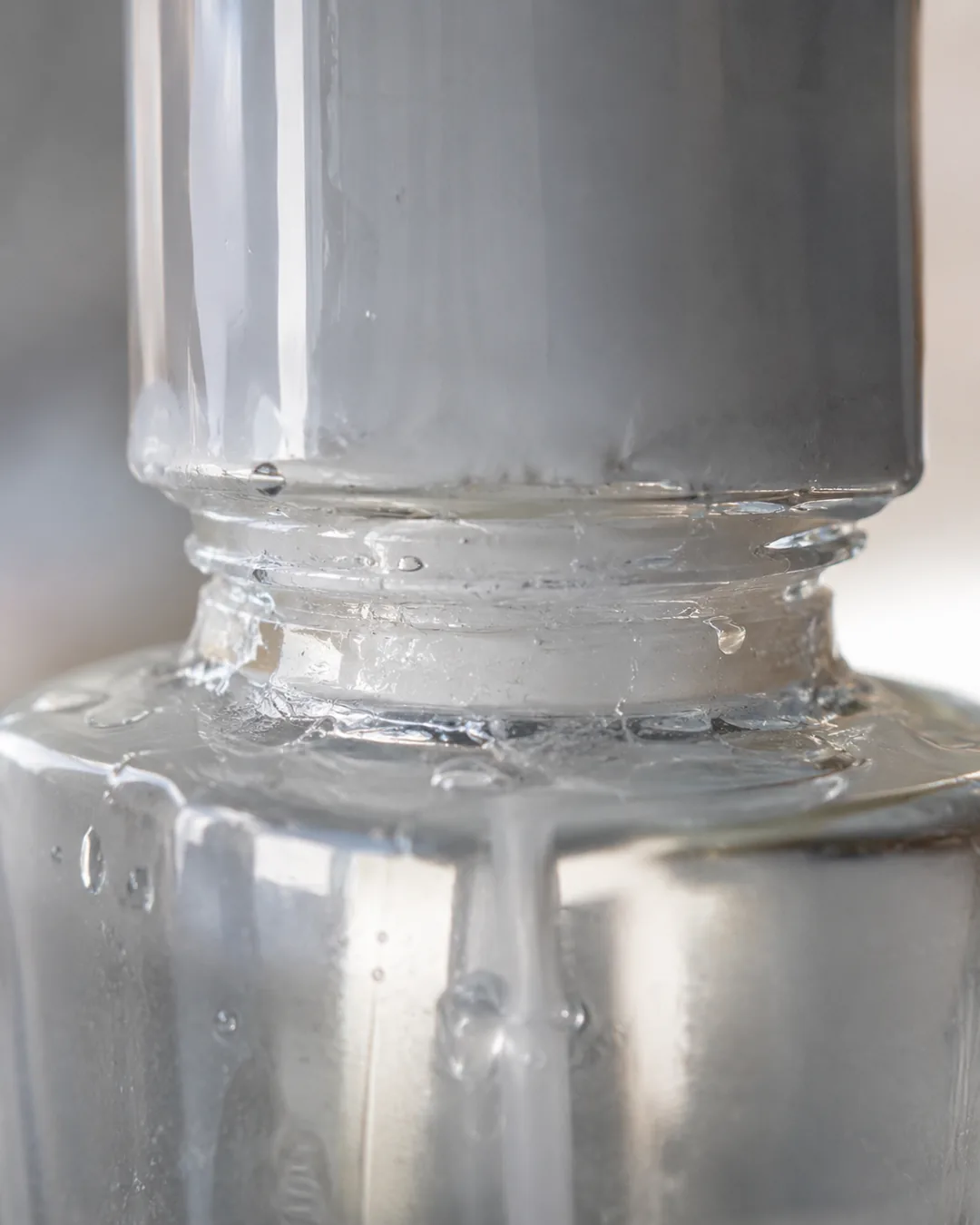 Detail view of thinner vs remover vs acetone: why swapping them ruins the bottle